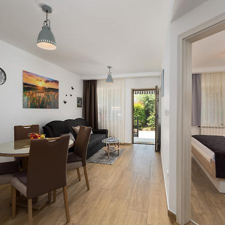 Apartman Angolo Verde Vizinada Luaran gambar