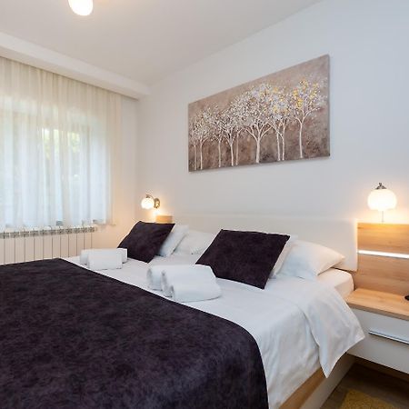 Apartman Angolo Verde Vizinada Luaran gambar